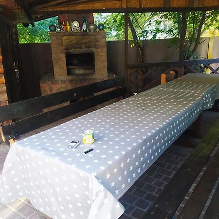 Куренiвський Двiр Киев Екстериор снимка