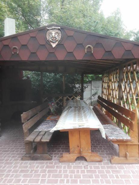 Куренiвський Двiр Киев Екстериор снимка