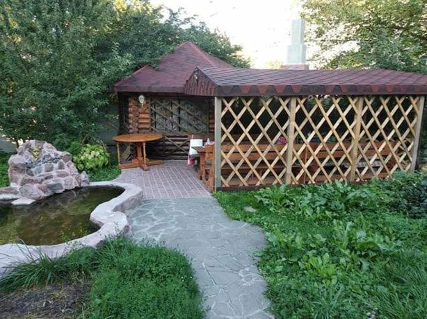 Куренiвський Двiр Киев Екстериор снимка